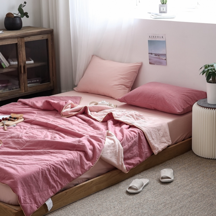 91家纺网 家纺一手货源 找家纺 安莱生活 2021新款全棉水洗棉双拼纯色夏被 大红+纯粉