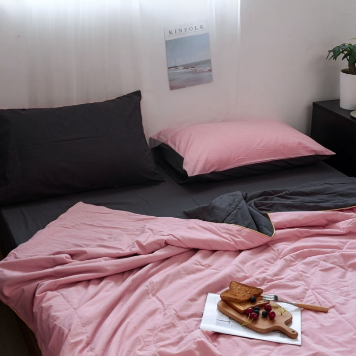 91家纺网 家纺一手货源 找家纺 安莱生活 2021新款全棉水洗棉双拼纯色夏被 玫粉＋铁灰