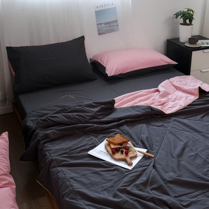 91家纺网 家纺一手货源 找家纺 安莱生活 2021新款全棉水洗棉双拼纯色夏被 玫粉＋铁灰