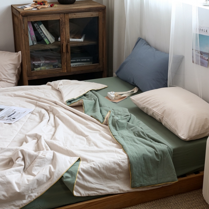 91家纺网 家纺一手货源 找家纺 安莱生活 2021新款全棉水洗棉双拼纯色夏被 抹茶绿+米白