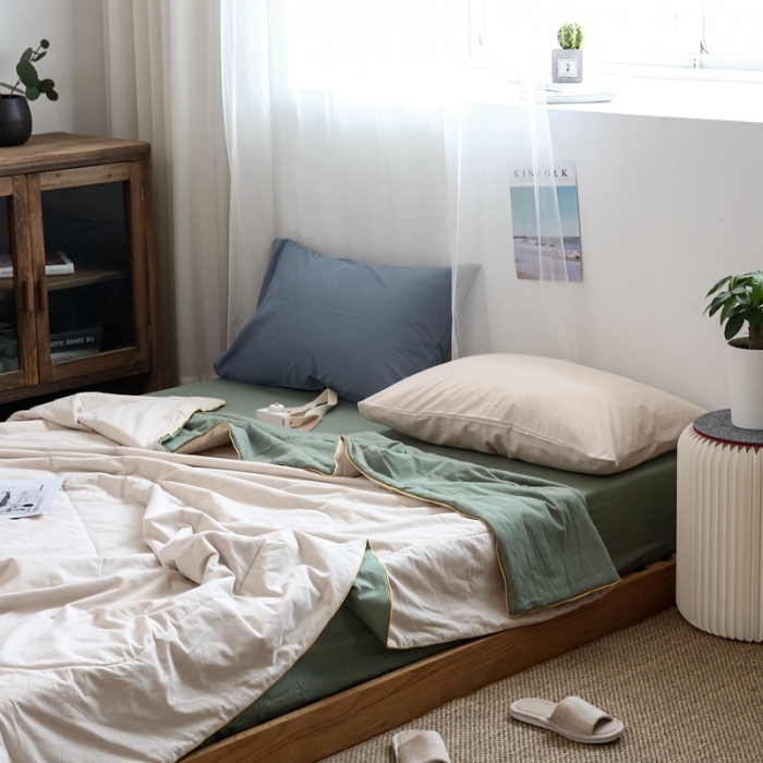 91家纺网 家纺一手货源 找家纺 安莱生活 2021新款全棉水洗棉双拼纯色夏被 抹茶绿+米白