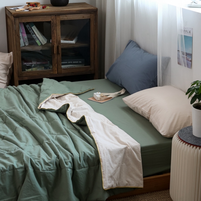 91家纺网 家纺一手货源 找家纺 安莱生活 2021新款全棉水洗棉双拼纯色夏被 抹茶绿+米白