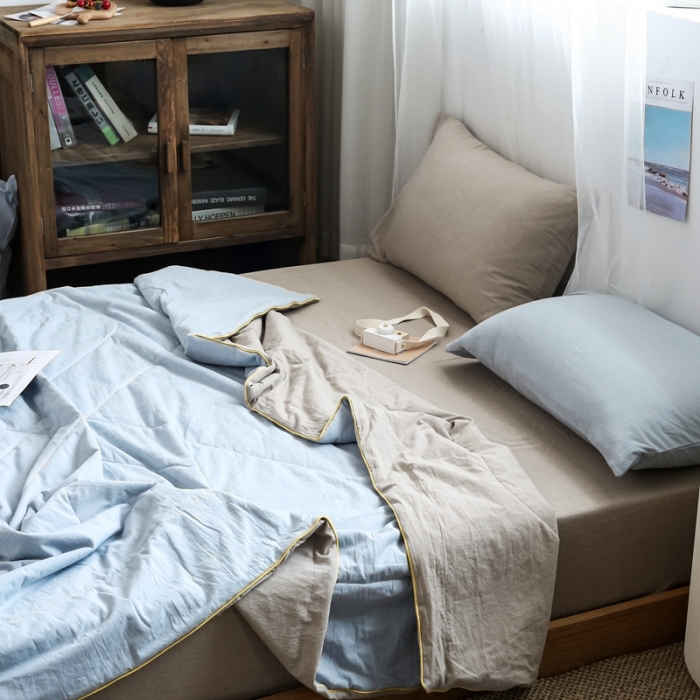 91家纺网 家纺一手货源 找家纺 安莱生活 2021新款全棉水洗棉双拼纯色夏被 浅蓝+卡其