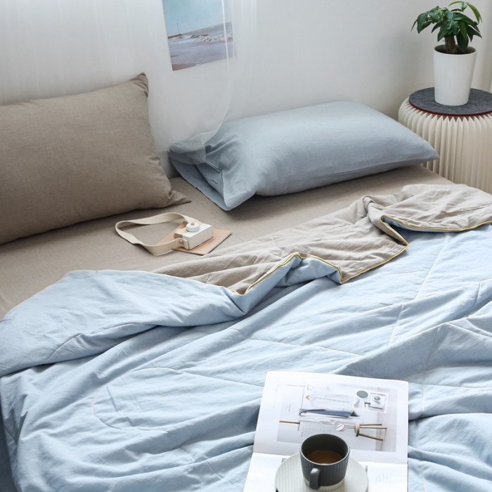 91家纺网 家纺一手货源 找家纺 安莱生活 2021新款全棉水洗棉双拼纯色夏被 浅蓝+卡其