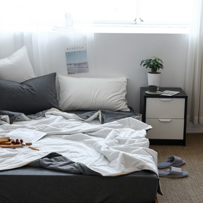 91家纺网 家纺一手货源 找家纺 安莱生活 2021新款全棉水洗棉双拼纯色夏被 深灰＋纯白