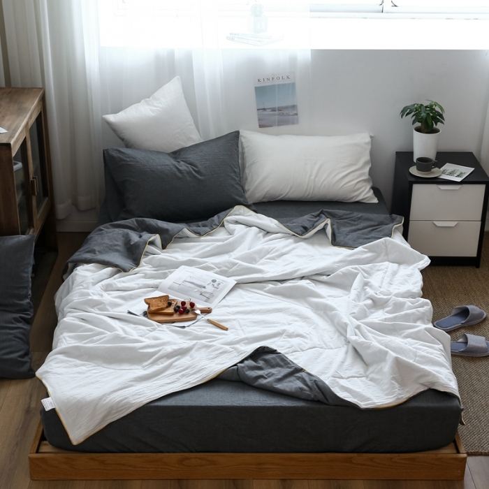 91家纺网 家纺一手货源 找家纺 安莱生活 2021新款全棉水洗棉双拼纯色夏被 深灰＋纯白