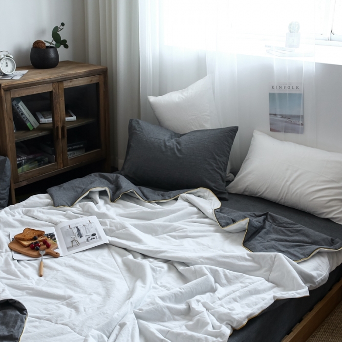 91家纺网 家纺一手货源 找家纺 安莱生活 2021新款全棉水洗棉双拼纯色夏被 深灰＋纯白