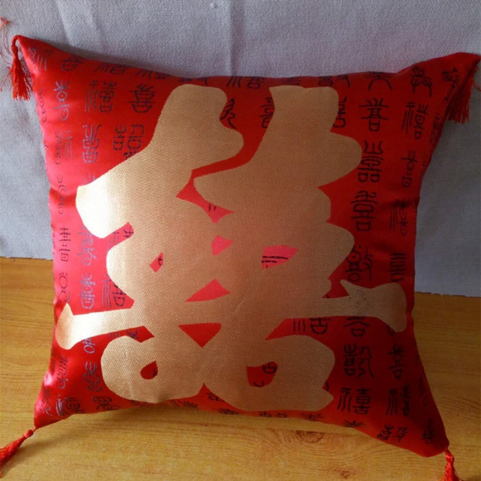 91家纺网 家纺一手货源 找家纺 （总）新款婚庆抱枕大红色抱枕赠品绸缎抱枕套新婚抱枕一件代发