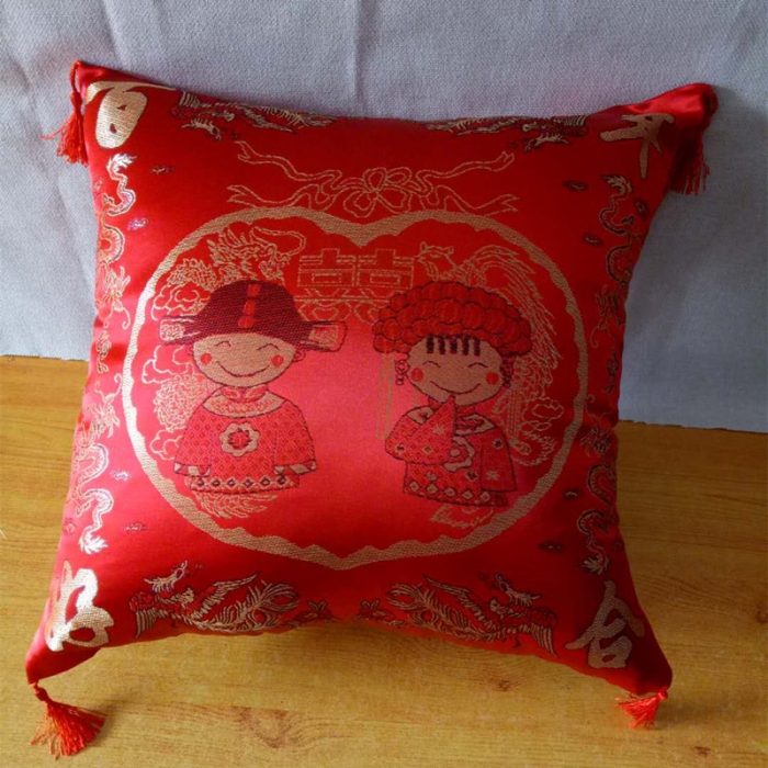 91家纺网 家纺一手货源 找家纺 （总）新款婚庆抱枕大红色抱枕赠品绸缎抱枕套新婚抱枕一件代发