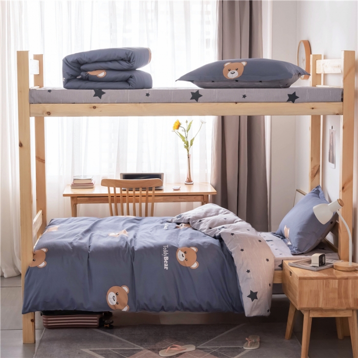 91家纺网 家纺一手货源 找家纺 芃成家纺 2021新款学生三件套 布朗熊