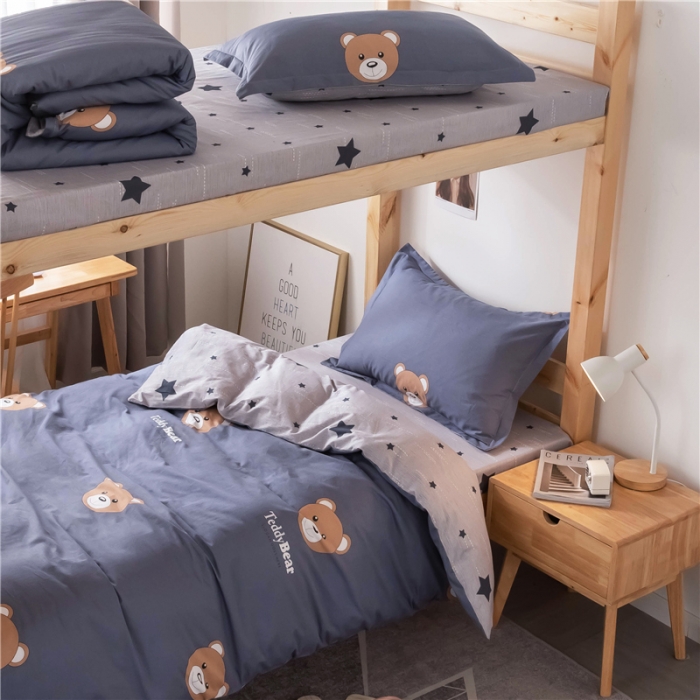 91家纺网 家纺一手货源 找家纺 芃成家纺 2021新款学生三件套 布朗熊