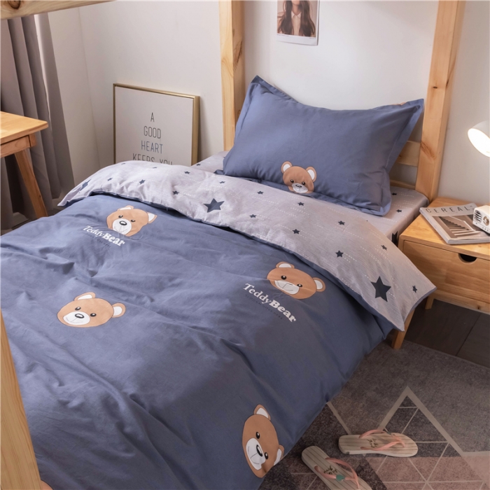 91家纺网 家纺一手货源 找家纺 芃成家纺 2021新款学生三件套 布朗熊