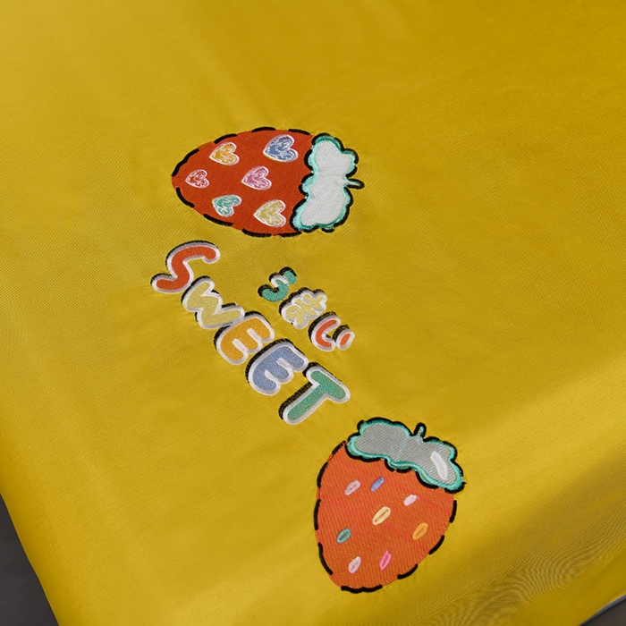 91家纺网 家纺一手货源 找家纺 芃成家纺 2021新款冰丝凉席刺绣床单款 草莓姜黄