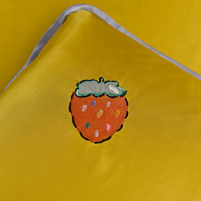 91家纺网 家纺一手货源 找家纺 芃成家纺 2021新款冰丝凉席刺绣床单款 草莓姜黄