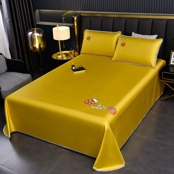 91家纺网 家纺一手货源 找家纺 芃成家纺 2021新款冰丝凉席刺绣床单款 草莓姜黄