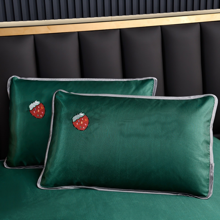 91家纺网 家纺一手货源 找家纺 芃成家纺 2021新款冰丝凉席刺绣床单款 草莓墨绿