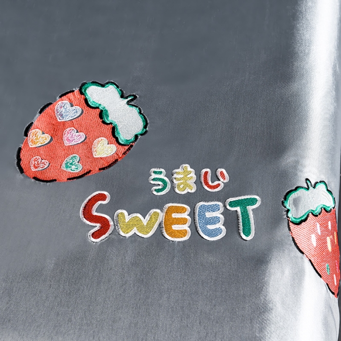 91家纺网 家纺一手货源 找家纺 芃成家纺 2021新款冰丝凉席刺绣床单款 草莓浅灰