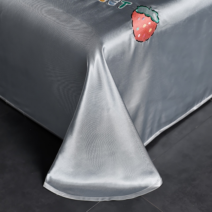 91家纺网 家纺一手货源 找家纺 芃成家纺 2021新款冰丝凉席刺绣床单款 草莓浅灰