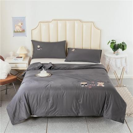 91家纺网 家纺一手货源 找家纺 芃成家纺 2021新款针织棉绣花夏被 快乐小熊深灰