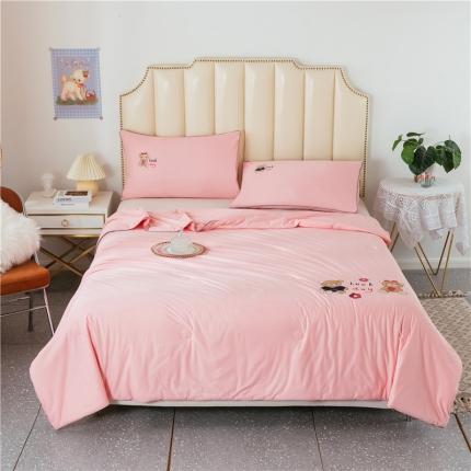 芃成家纺 2021新款针织棉绣花夏被 快乐小熊浅粉