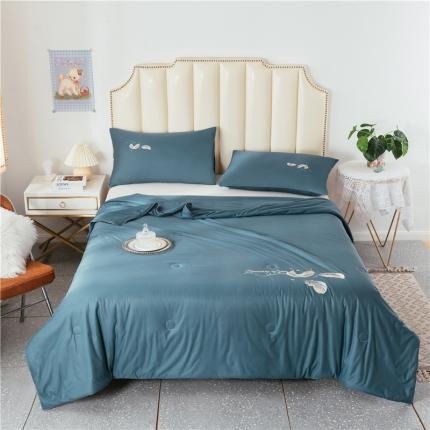 芃成家纺 2021新款针织棉绣花夏被 羽毛宾利兰