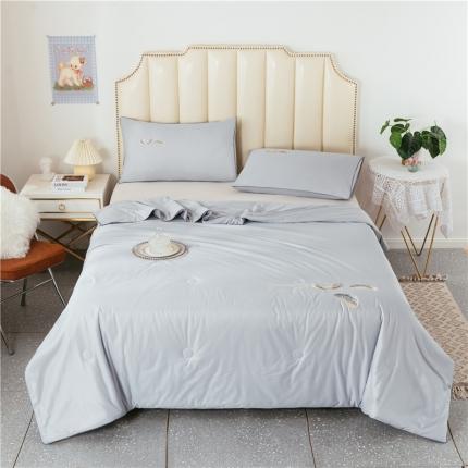 芃成家纺 2021新款针织棉绣花夏被 羽毛浅灰