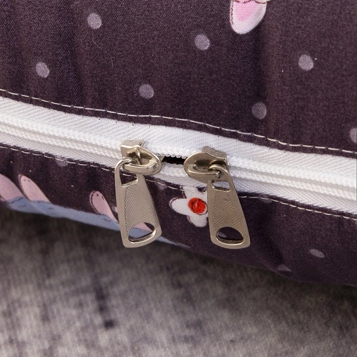 91家纺网 家纺一手货源 找家纺 宝马家纺 2022新款精梳棉抱枕被 懒洋洋