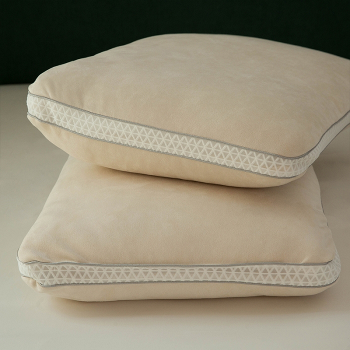 91家纺网 家纺一手货源 找家纺 多点家居 2021新款麂皮绒热熔棉枕45*70/只 卡其