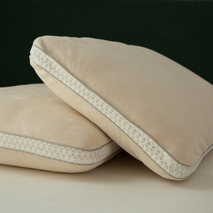 91家纺网 家纺一手货源 找家纺 多点家居 2021新款麂皮绒热熔棉枕45*70/只 卡其