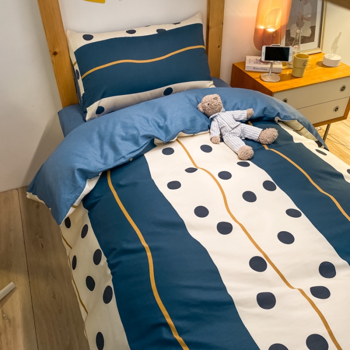 91家纺网 家纺一手货源 找家纺 金爱家2021新款纯棉时尚简约北欧学生床三件套 波点诱惑