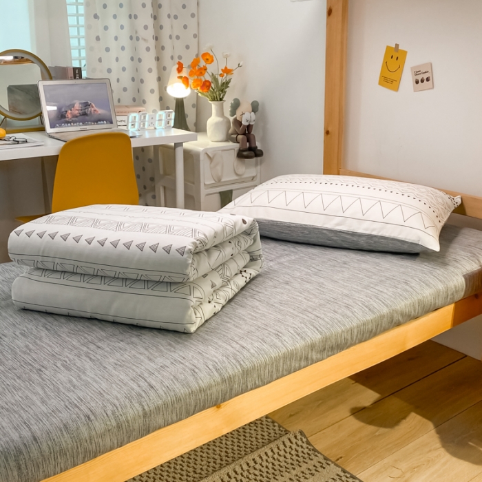 91家纺网 家纺一手货源 找家纺 金爱家2021新款纯棉时尚简约北欧学生床三件套 洛林