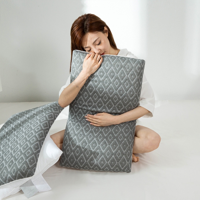 91家纺网 家纺一手货源 找家纺 多点 2021新款石墨烯可脱卸羽丝记忆枕40*70/只