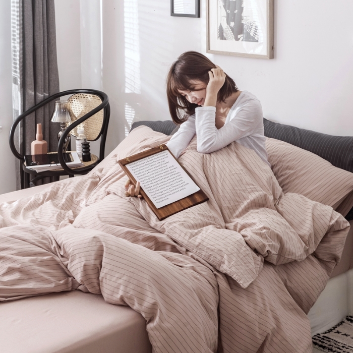 91家纺网 家纺一手货源 找家纺 安莱生活 2021新款全棉水洗棉条纹格子四件套 藕粉细条