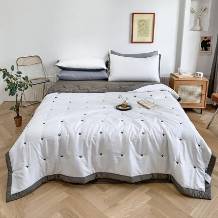 91家纺网 家纺一手货源 找家纺 麦朵 2021新款天丝绣花夏被四件套 优雅灰