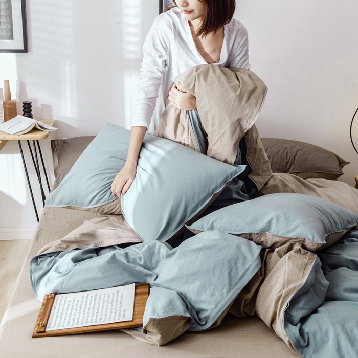 91家纺网 家纺一手货源 找家纺 安莱生活 2021新款全棉水洗棉双拼四件套 雾蓝＋卡其