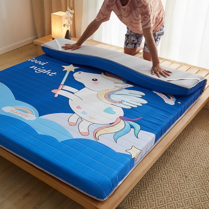 91家纺网 家纺一手货源 找家纺 2025新款大版数码印花亲肤磨毛床垫 成人版 独角兽