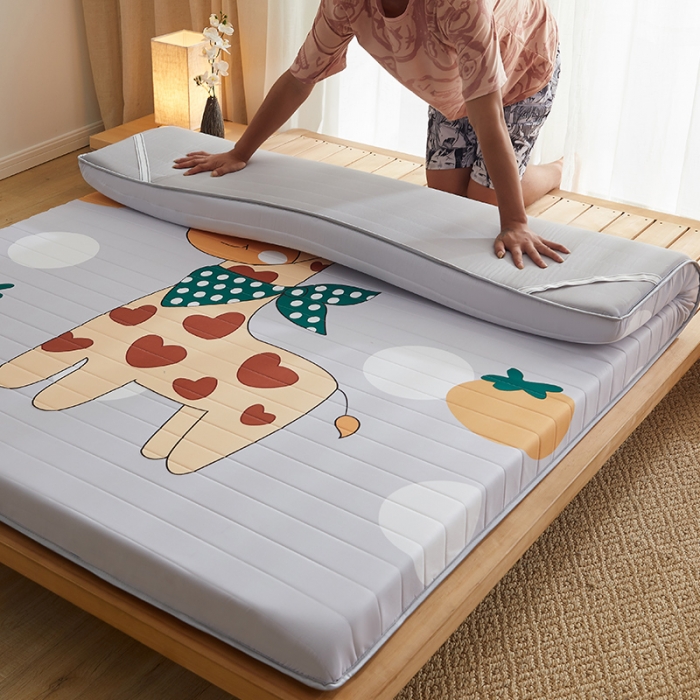 91家纺网 家纺一手货源 找家纺 2025新款大版数码印花亲肤磨毛床垫 成人版 开心小鹿