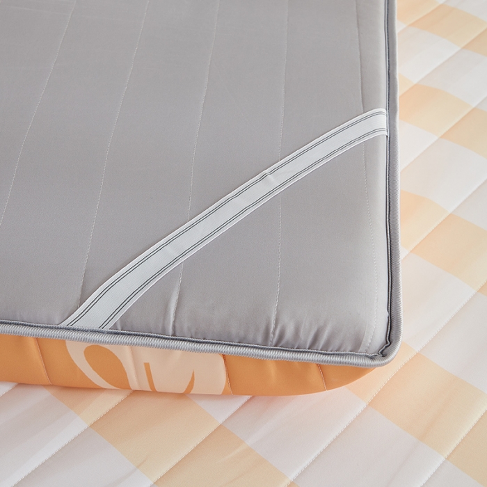 91家纺网 家纺一手货源 找家纺 2025新款大版数码印花亲肤磨毛床垫 成人版 萝卜小兔