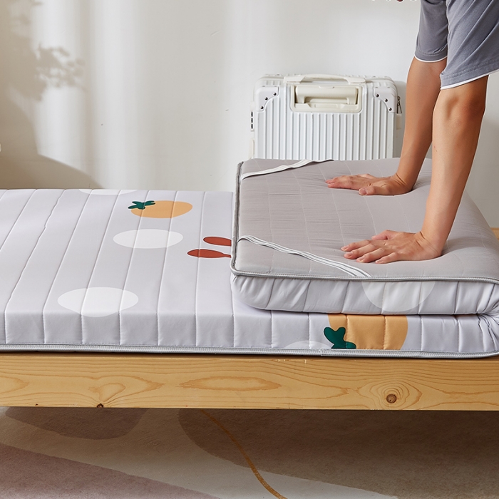 91家纺网 家纺一手货源 找家纺 2025新款大版数码印花亲肤磨毛床垫 学生版 开心小鹿