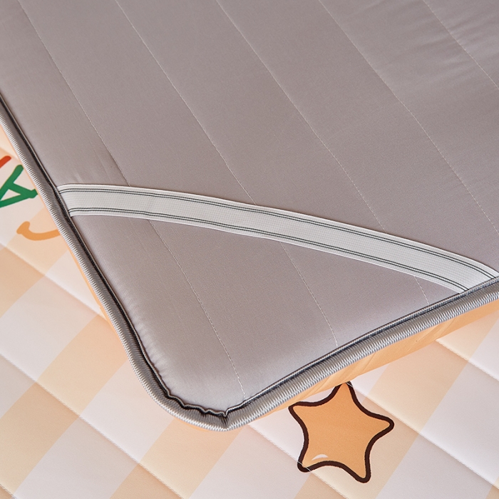 91家纺网 家纺一手货源 找家纺 2025新款大版数码印花亲肤磨毛床垫 学生版 萝卜小兔