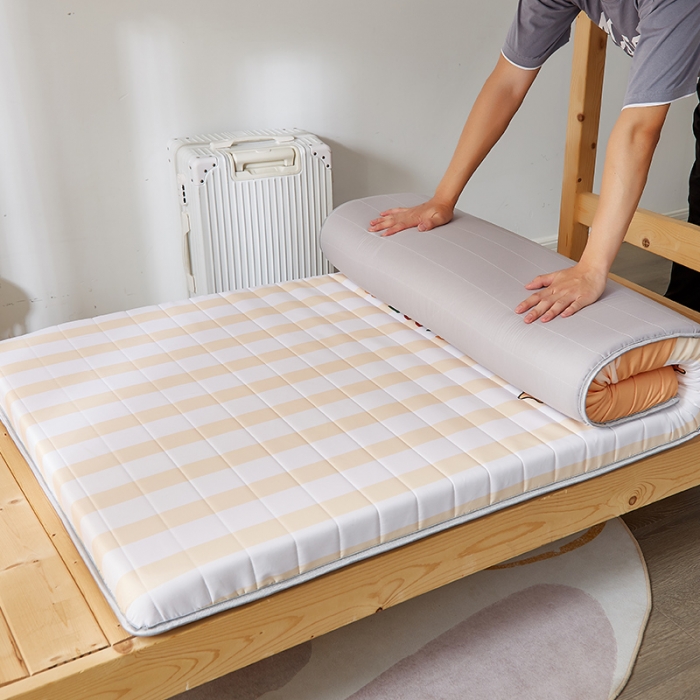 91家纺网 家纺一手货源 找家纺 2025新款大版数码印花亲肤磨毛床垫 学生版 萝卜小兔