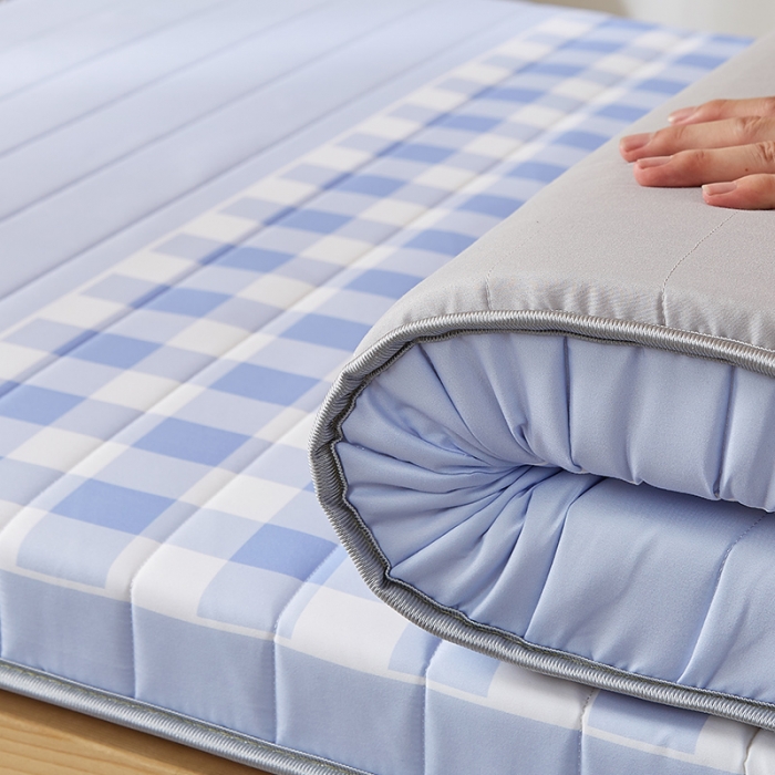 91家纺网 家纺一手货源 找家纺 2025新款大版数码印花亲肤磨毛床垫 学生版 幸运微笑