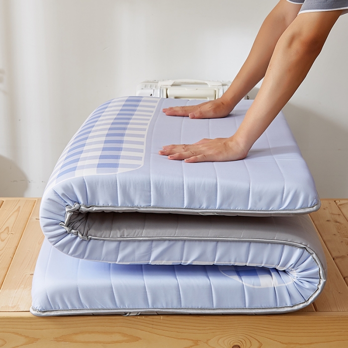 91家纺网 家纺一手货源 找家纺 2025新款大版数码印花亲肤磨毛床垫 学生版 幸运微笑