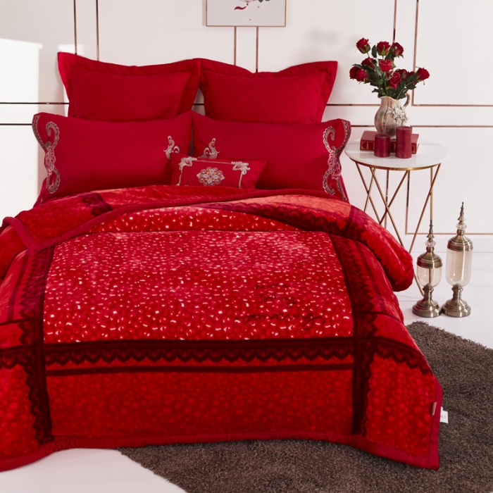 91家纺网 家纺一手货源 找家纺 凯轩毛毛毯毯子 2024新款婚庆云毛毯毯子 爱之花语