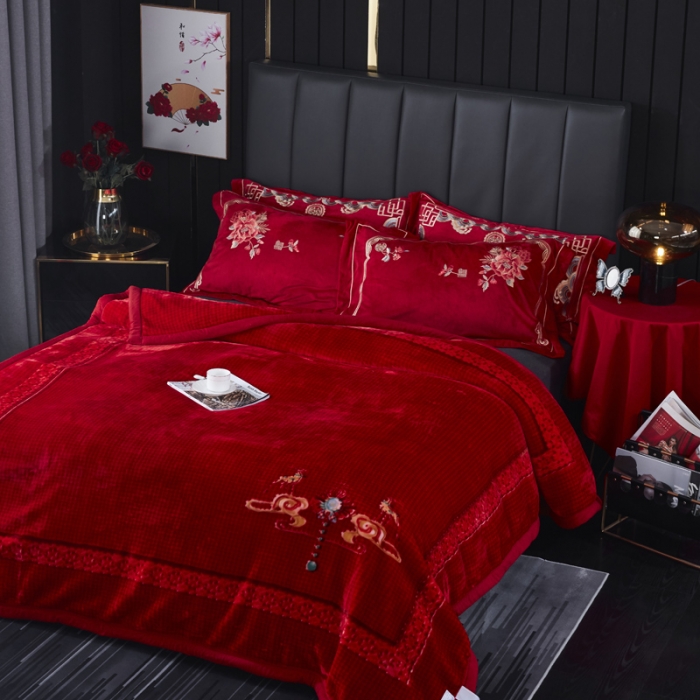 91家纺网 家纺一手货源 找家纺 凯轩毛毛毯毯子 2024新款婚庆云毛毯毯子 满地红