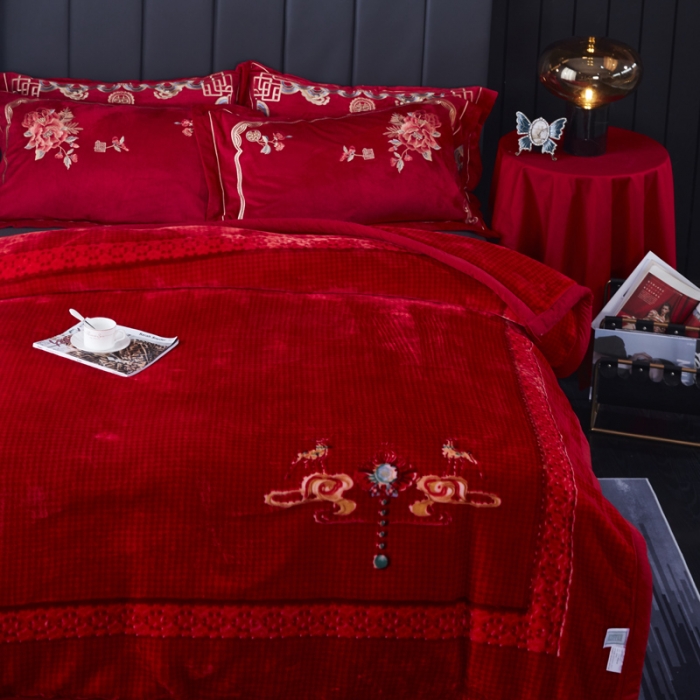 91家纺网 家纺一手货源 找家纺 凯轩毛毛毯毯子 2024新款婚庆云毛毯毯子 满地红