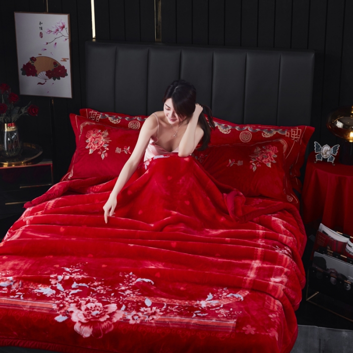 91家纺网 家纺一手货源 找家纺 凯轩毛毛毯毯子 2024新款婚庆云毛毯毯子 胭脂红