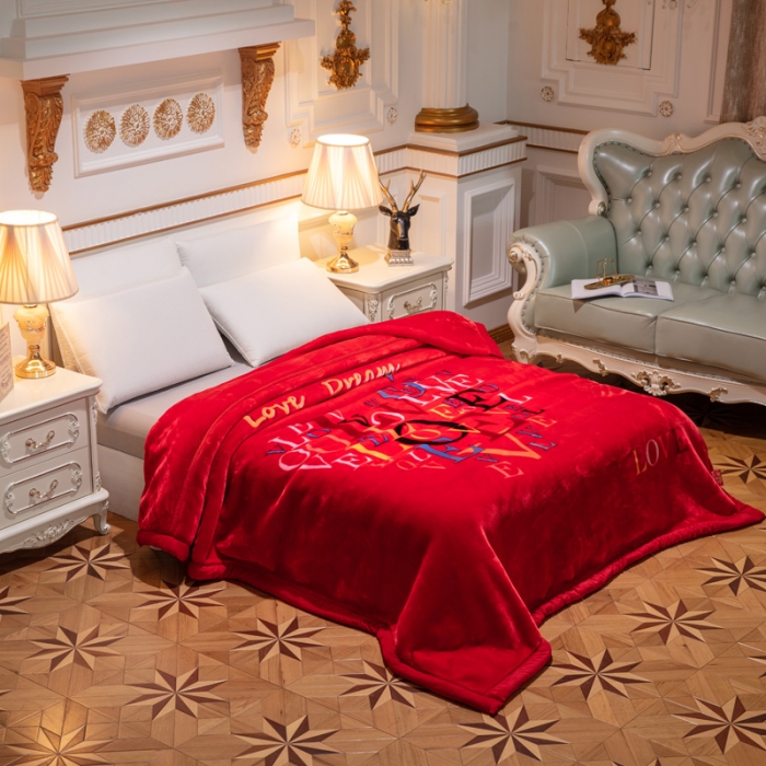 91家纺网 家纺一手货源 找家纺 凯轩毛毛毯毯子 2024新款婚庆云毛毯毯子 一见钟情