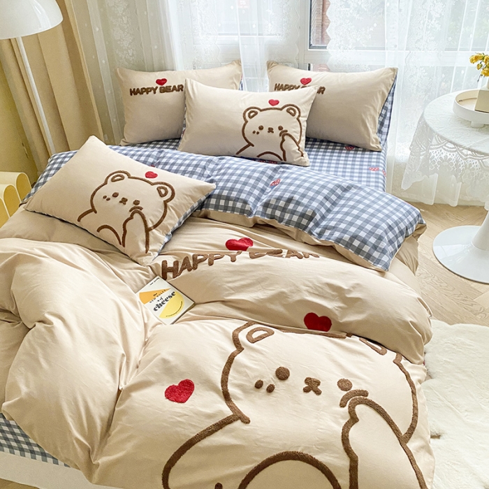 91家纺网 家纺一手货源 找家纺 澳梵家居 2021新款全棉卡通大版毛巾绣四件套 害羞熊-卡其