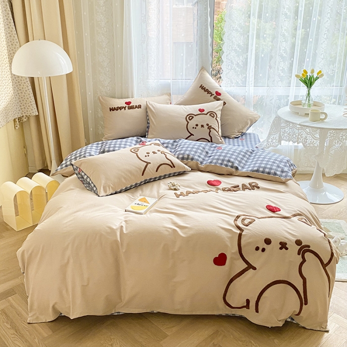 91家纺网 家纺一手货源 找家纺 澳梵家居 2021新款全棉卡通大版毛巾绣四件套 害羞熊-卡其